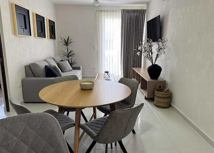 Comfortable 2br Pool & Gym Apartment *